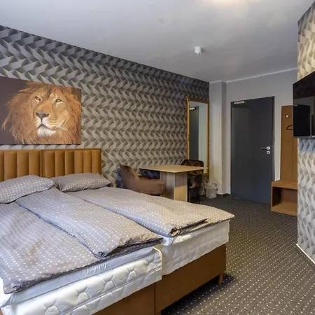 33 Bed and Breakfast 3*