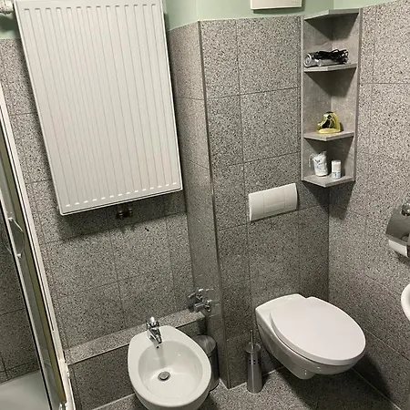Bed and Breakfast 33