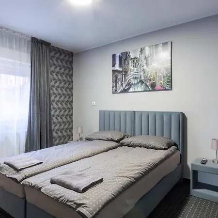 לינה וארוחת בוקר 33 3*