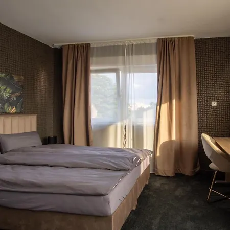 Bed & Breakfast 33 3*