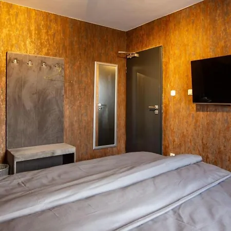 Bed and Breakfast 33