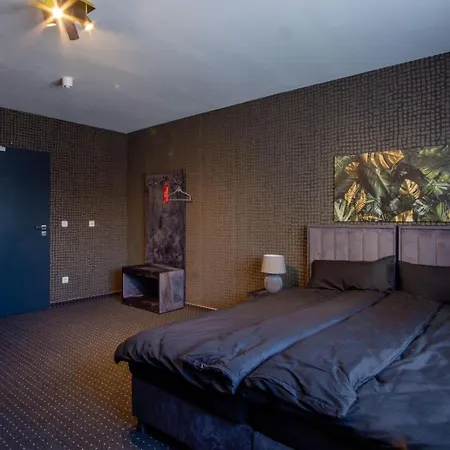 לינה וארוחת בוקר 33 3*