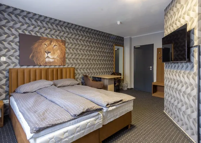 33 לינה וארוחת בוקר 3*