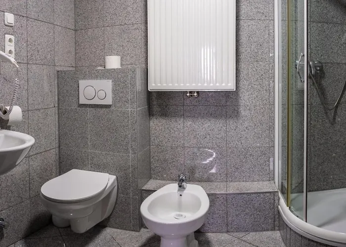 לינה וארוחת בוקר 33 3*